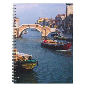 Carnet Europe, Italie, Venise. Bateaux apportant