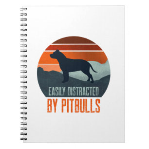 Carnet Facilement Distrait Par Les Promenades De Pitbulls
