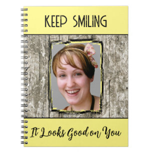 Carnet Faux gris effet bois garder souriant photo jaune