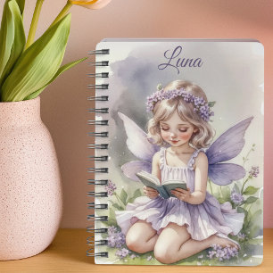 Carnet Fée Violette Lisant sur des Fleurs d'Herbe Personn