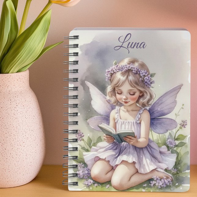 Carnet Fée Violette Lisant sur des Fleurs d'Herbe Personn (Créateur téléchargé)