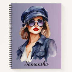 Carnet Femme élégante portant un Casquette