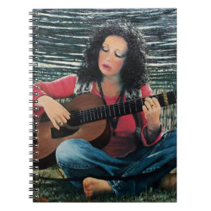 Carnet Femme Jouant De La Musique Avec Guitare Acoustique