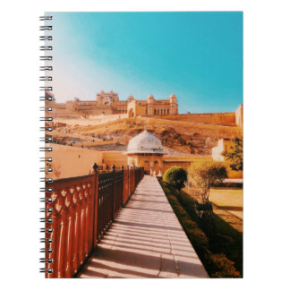 CARNET FENÊTRE DE MUR ROUGE
