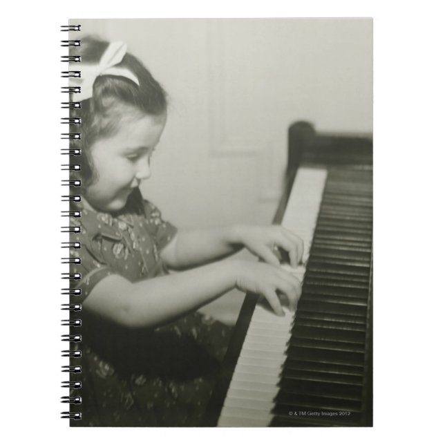 Carnet Fille jouant le piano (Devant)