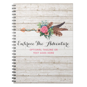 Carnet Flèche à plumes bohème et rose sur bois blanc rust