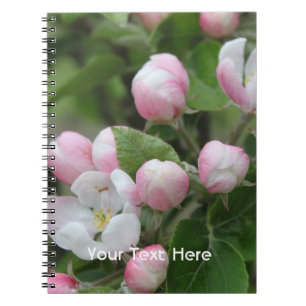 Carnet floraison de pommes et feuilles verts