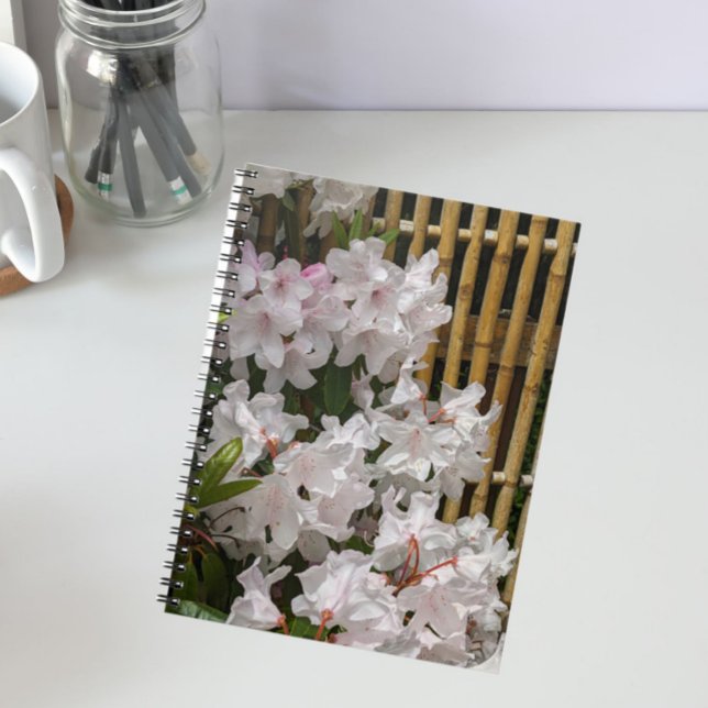 Carnet Flores de Rhododendron blanc et de clôture de bamb (In Situ)