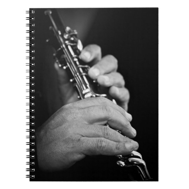 Carnet Flûte jouée en noir et blanc par un gitan (Devant)