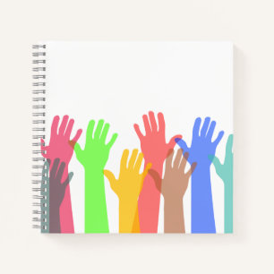 Carnet Foule de mains colorées en l'air
