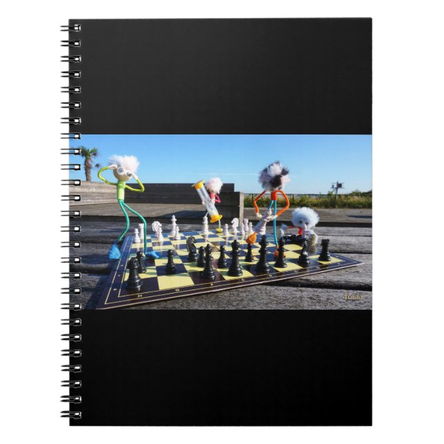 Carnet Fubby joue à l'échecs. (Devant)