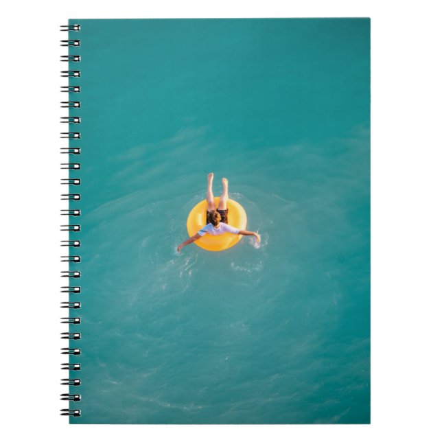 Carnet Garçon assis sur la bouée (Devant)