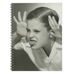 Carnet Garçon faisant le visage