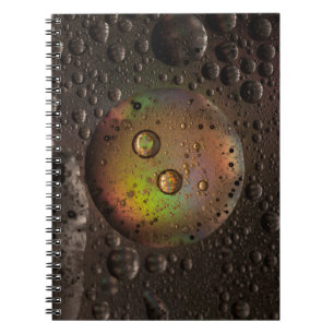 Carnet gouttelettes d'eau sur panneau de verre
