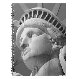 Carnet Gros plan noir et blanc Statue de la Liberté