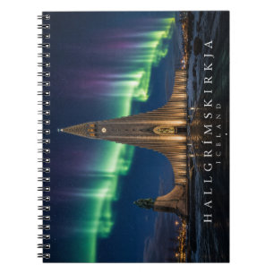 Carnet Hallgrimskirkja sous les aurores boréales