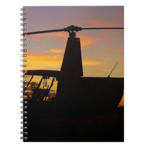 Carnet hélicoptère Robinson R44 au coucher du soleil