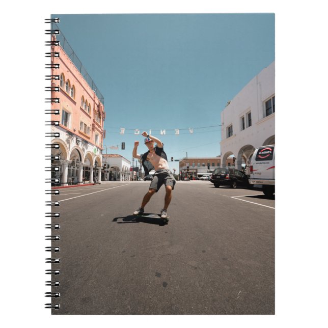 Carnet Homme jouant au skateboard (Devant)