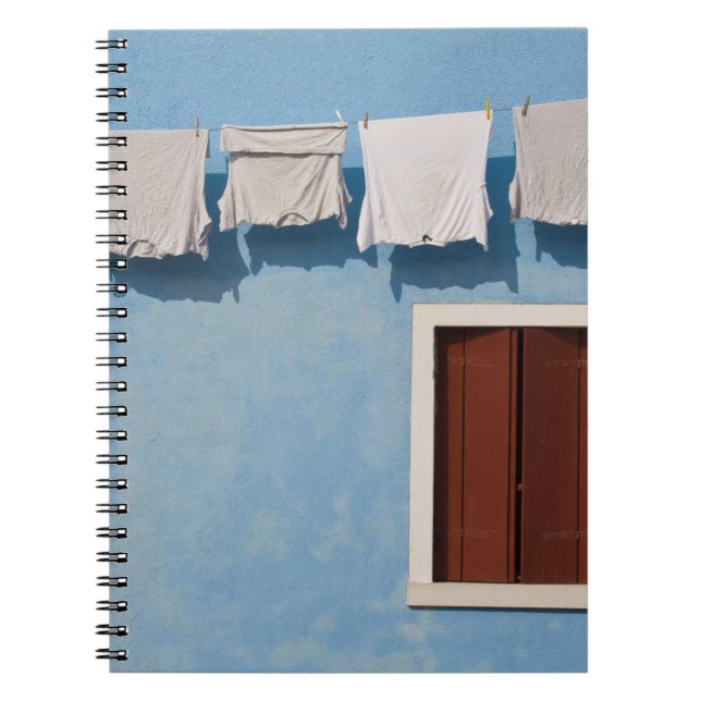 Carnet Italie, Burano. Linge pendu et fenêtres le long (Devant)