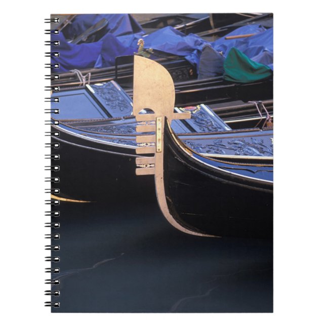 Carnet Italie, Vénétie, Venise. Rangée de gondoles. (Devant)