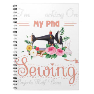Carnet Je travaille sur mes projets de doctorat à moitié 