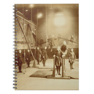 Carnet Le gymnase de la fille à l'établissement sourd et
