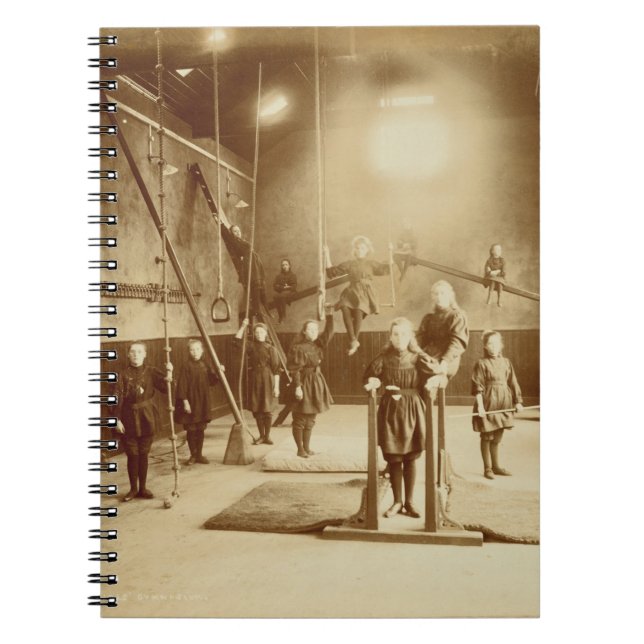 Carnet Le gymnase de la fille à l'établissement sourd et (Devant)