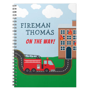 Carnet Le pompier de Cute Little Boy et son camion de pom