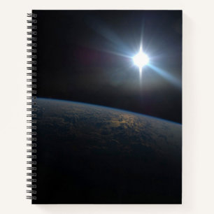 Carnet Le Soleil qui s'installe sur l'horizon terrestre.