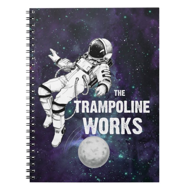 Carnet Le Trampoline travaille l'astronaute noir et blanc (Devant)