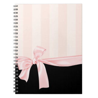 Carnet Les filles parisiennes en rose et poitrine rose pâ
