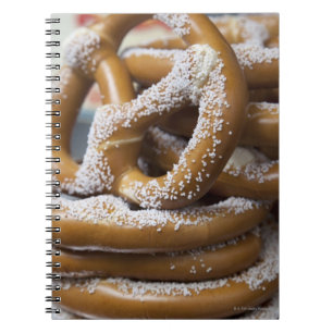 Carnet Les gigantesques bretzels de vendeurs de rue de Ne