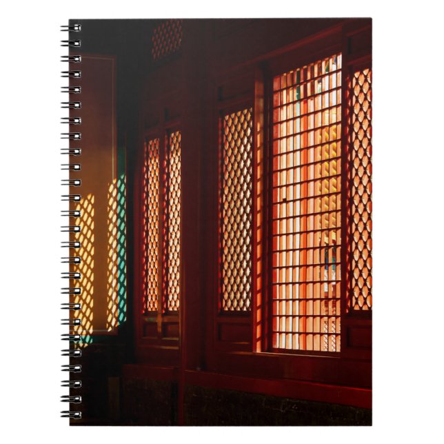 Carnet Lumière à travers les ouvertures de fenêtre en mai (Devant)