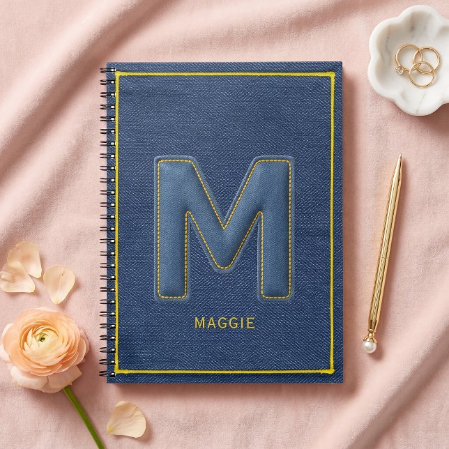 Carnet M lettrage monogramme à couture jaune Y2K en denim (Créateur téléchargé)