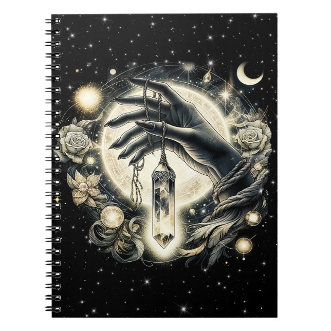 Carnet Main tenant un cristal sous le clair de lune (Devant)
