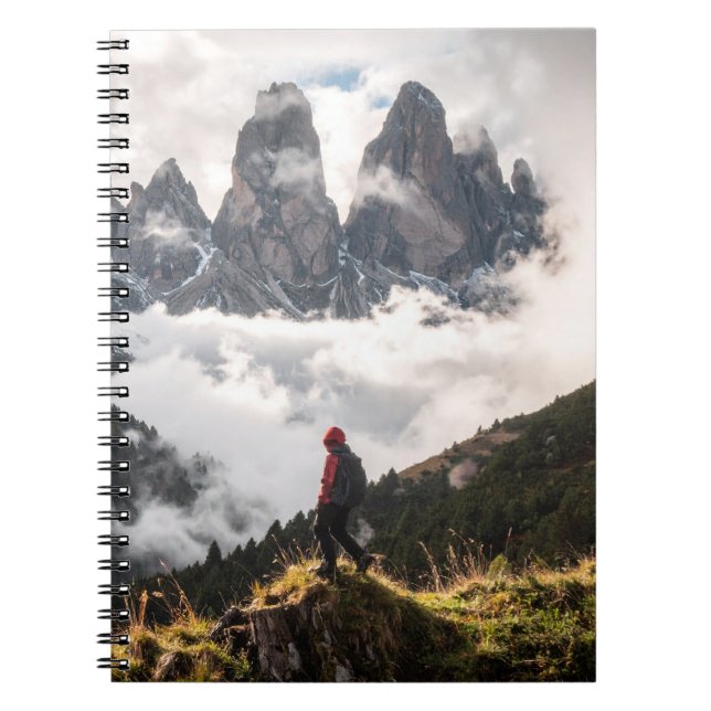 Carnet man on misty mountains (Devant)