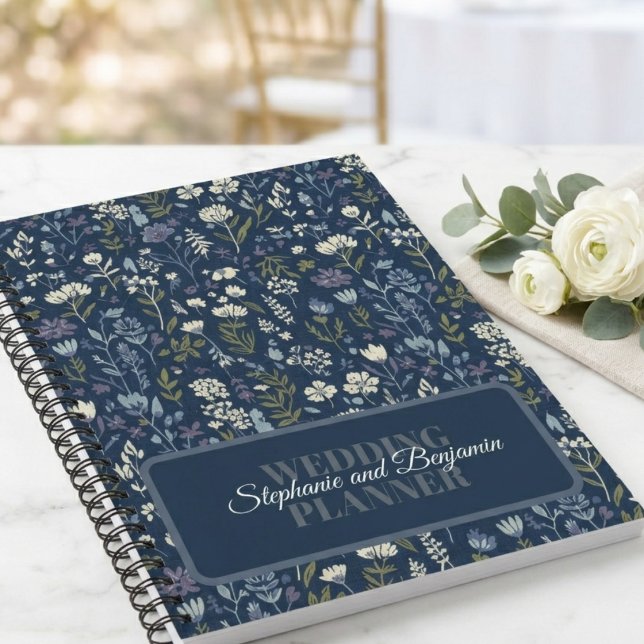 Carnet Mariage Bohème Botanique Bleu Marine (Floral wedding planner for the bride to be to track her engagement planning tasks.)