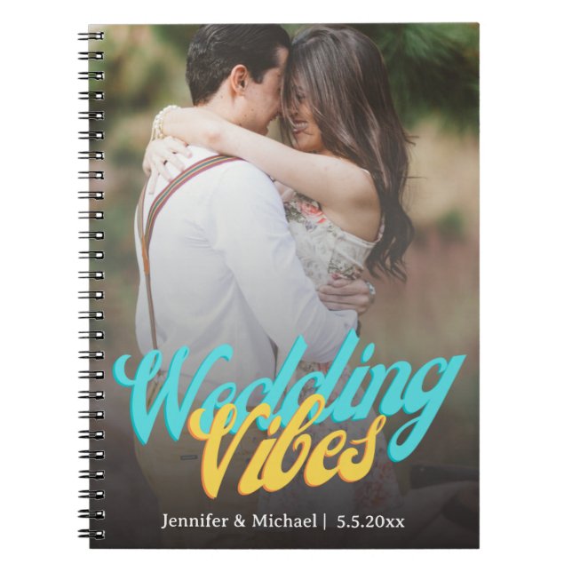 Carnet mariage vibes rétro script couple photo planner (Devant)