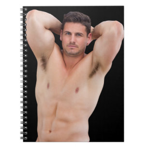 Carnet Mec musclé du gym aux gros biceps en entraînement