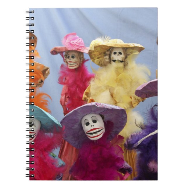 Carnet Mexique. Catrinas squelettiques, figures célébrant (Devant)