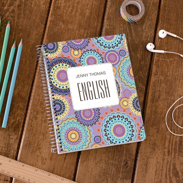 Carnet Moderne Chic Mignon Tendance Motif de Classe (Personalized mandala class subject notebook with colorful geometric school design.)