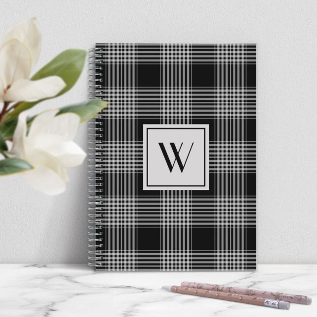 Carnet Monogramme moderne en noir et blanc (Modern Black And White Plaid Monogram Notebook)