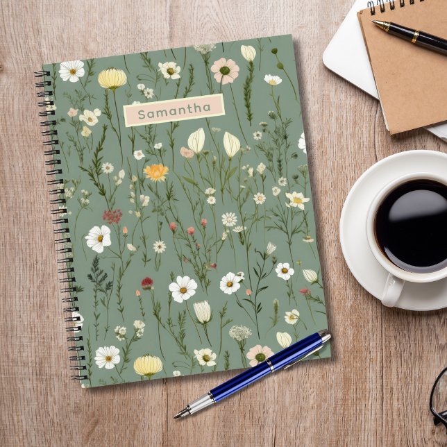 Carnet Monogramme Vert Sauge Jaune Blanc Fleurs Sauvages  (Sage Green Yellow White Wildflowers Floral Flowers Monogram Name Notebook Journal Sketchbook)