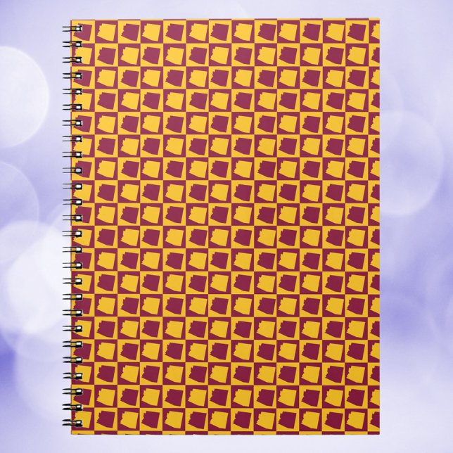 Carnet Motif Marron Or Damier Arizona (A notebook with a pattern of maroon and gold checkerboard with the US state of Arizona.)