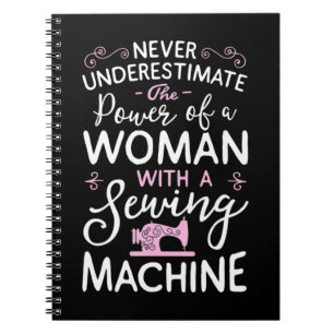 Carnet Ne Sous-Estimez Jamais Une Femme Avec Une Machine