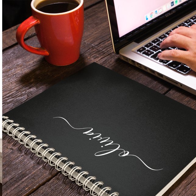 Carnet Noir Blanc moderne Script Girl Monogramme Nom (Créateur téléchargé)