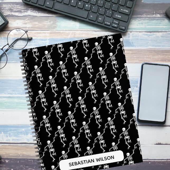 Carnet Noir et blanc Halloween Dancing Skeletons Monogram (Créateur téléchargé)