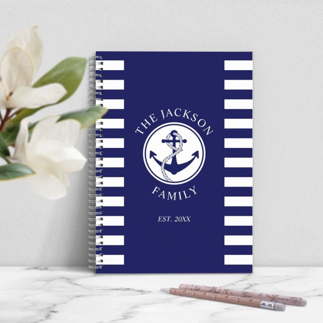 Carnet Nom de famille Ancre nautique Motif Blue Stripes (Family Name Nautical Anchor Blue Stripes Pattern Notebook)