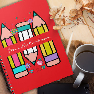 Carnet Nom de l'enseignant en couleur rouge crayon dessin