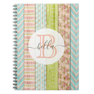 Carnet Nom du monogramme Roses de Shabby sur le chalet ru